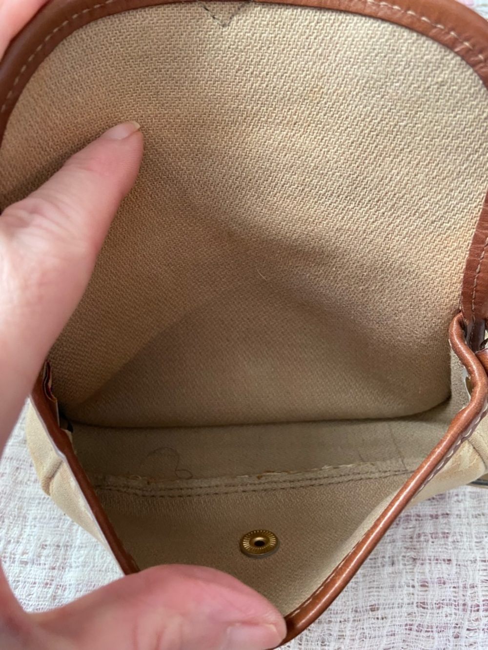 Dooney & Bourke EUC signature Flap Wristlet - Picture 10 of 12